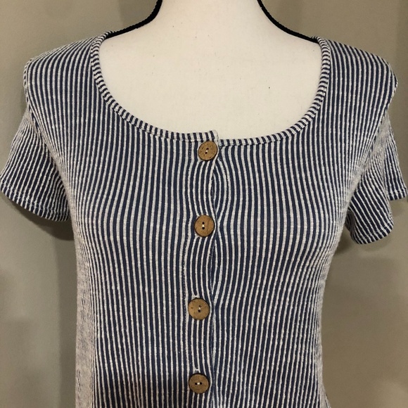 *W5* Blue x White Striped Short Sleeve Button Down Size Small - Picture 2 of 6